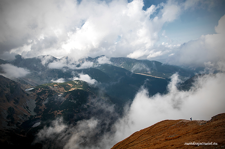 spektakl z chmurami i mgłą w rolach głównych