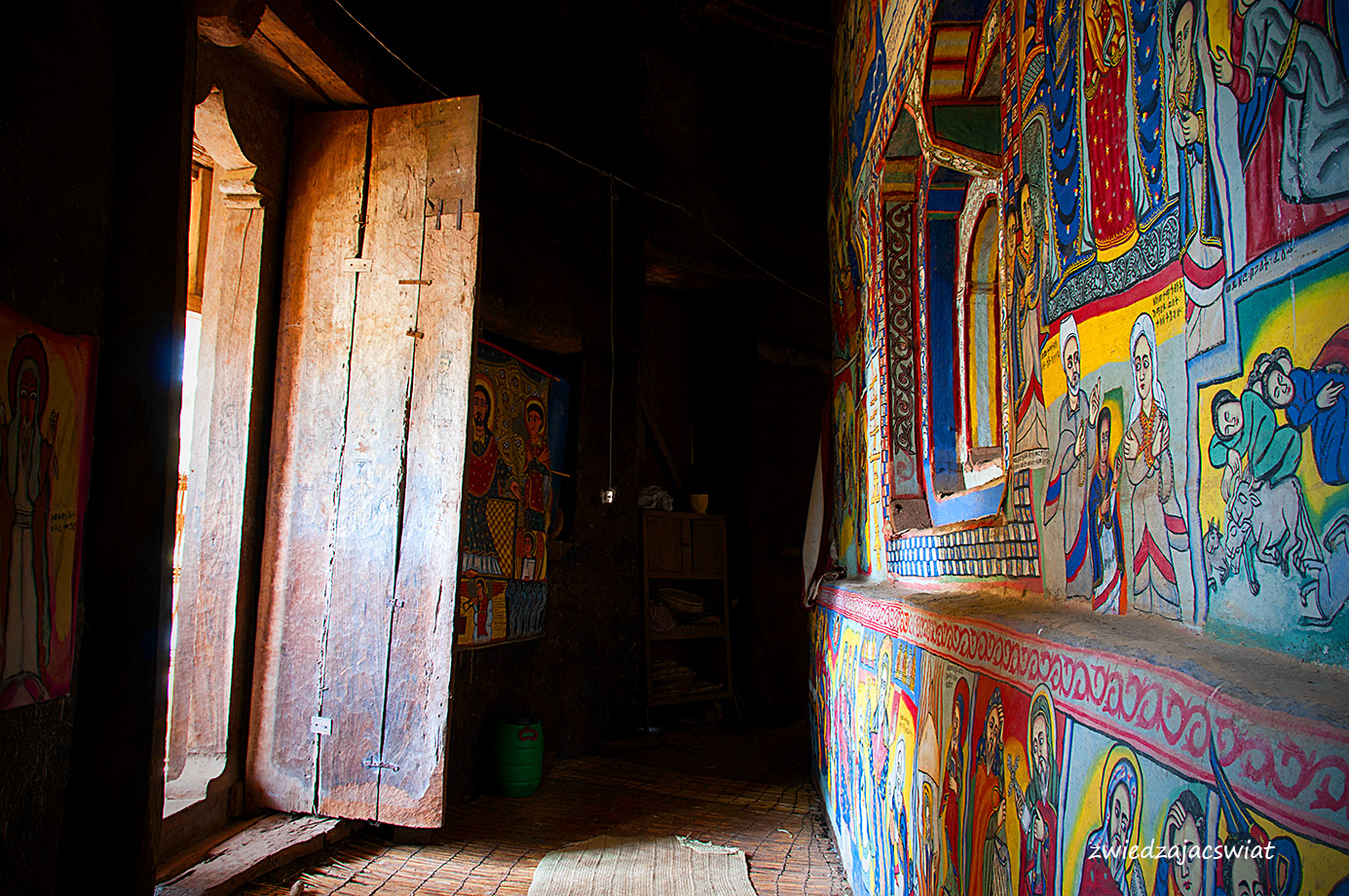 malowidła zdobiące ściany monastyru